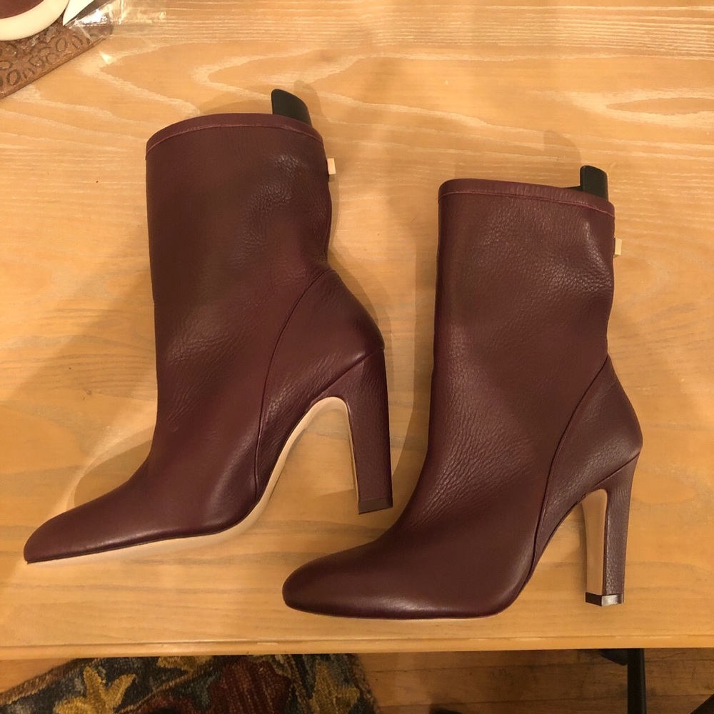 BRAND NEW Stuart Weitzman Burgundy Ankle Boots